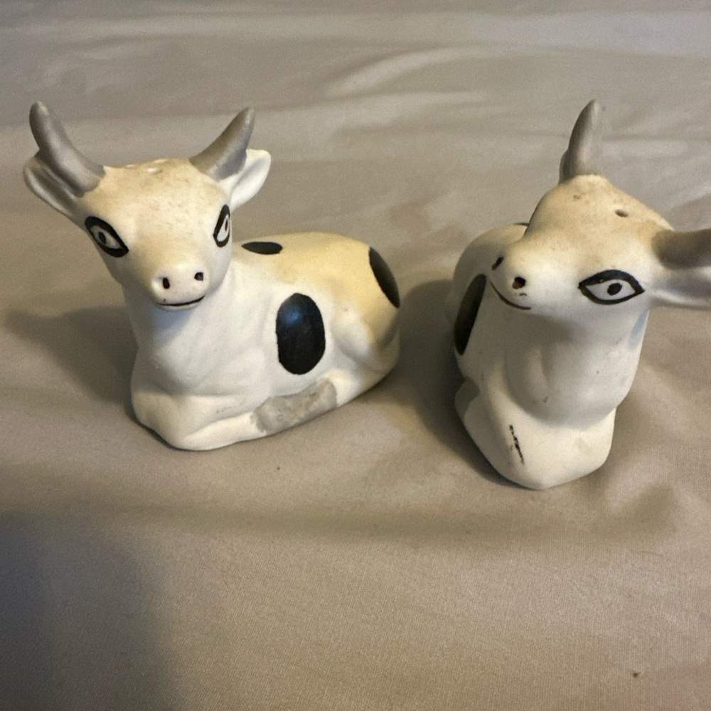 Ceramic Cow Figurines salt and pepper shakers